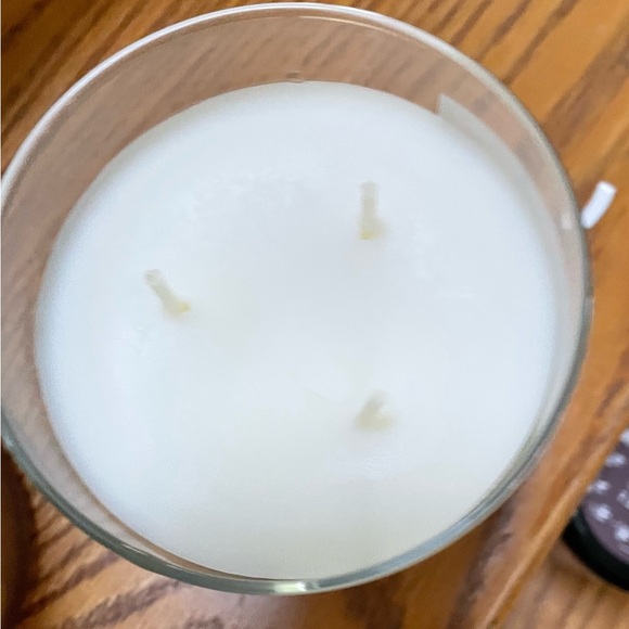 Bath & Body Works Silver 3-Wick Candle - Picture 3 of 3